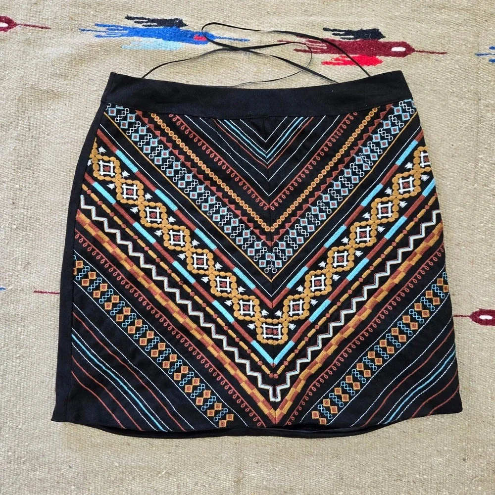 Rockin C Black‎ Tribal Mini Skirt Embroidered 2010s M 15x17 Trendy Aesthetic
